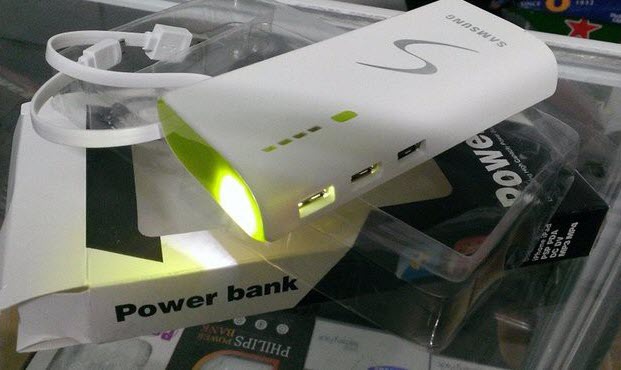 PIN dự ph&ograve;ng SAMSUNG 25.000MAH logo chu S