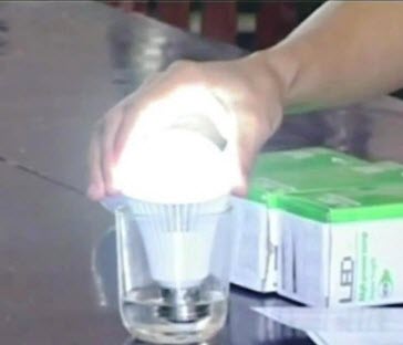 B&oacute;ng đ&egrave;n 9W cầm tay 36 Led đ&egrave;n s&aacute;ng